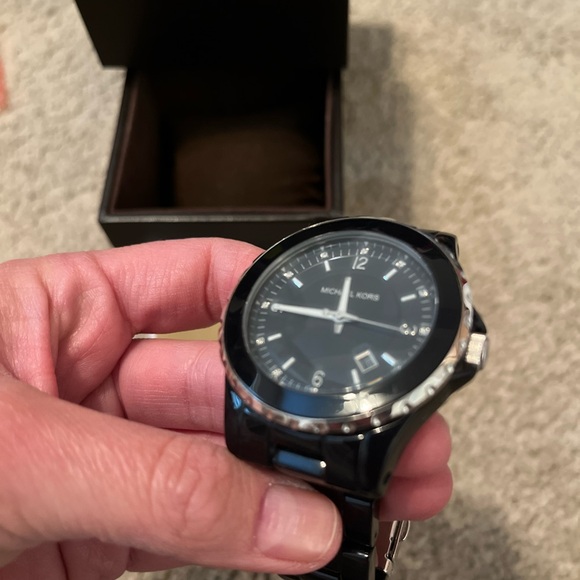 Michael Kors black watch - Picture 2 of 5